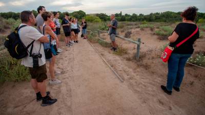 Las dunas de Els Muntanyans y su biodiversidad fueron el escenario y protagonistas de la visita. Foto: Marc Bosch