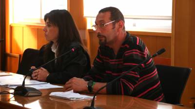 El hombre acusado de varios delitos, en el inicio del juicio en la Audiencia de Tarragona. Foto: ACN