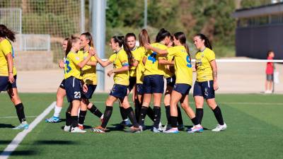 Las jugadoras del Riudoms celebran uno de los tantos marcados esta temporada. Foto: Alba Mariné