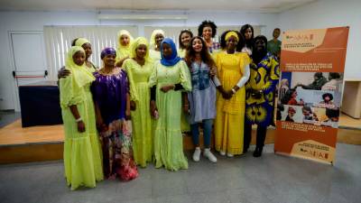 Miembros de la Asociación de Mujeres Africanas de Tarragona en la Confraria de Pescadors. foto: marc Bosch