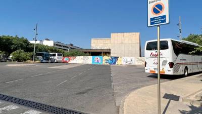 El hotel se construiría en la actual estación de autobuses, justo enfrente del auditorio-palacio de congresos. foto: ALFREDO GONZÁLEZ