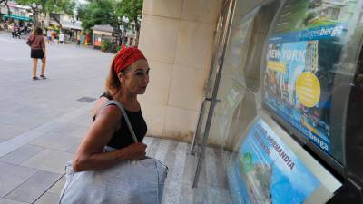 Imagen de la oferta de un viaje a Nueva York, entre otros destinos, en una agencia de viajes de Tarragona. Foto: Pere Ferré