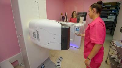 Aparell per fer mamografies de l’Hospital Comarcal d’Amposta. Foto: Joan Revillas