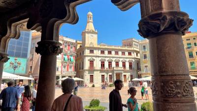 El Palacio Municipal, visto desde la Casa Navàs. Foto: Alfredo González