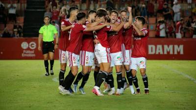 Los jugadores del Nàstic celebran la victoria ante el Arenteiro, primera del curso. foto: nàstic/Ana Casarotto