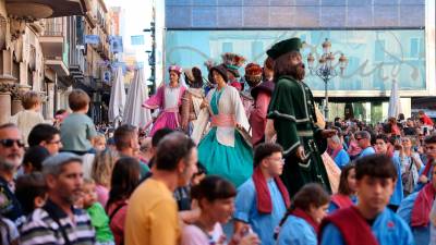 Les cinc parelles dels gegants de Reus i la Mulassa han sigut els amfitrions de la XXIII Trobada de Gegants. FOTO: Alba Mariné