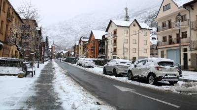 El municipio de Esterri d’Àneu nevado este domingo. Foto: ACN