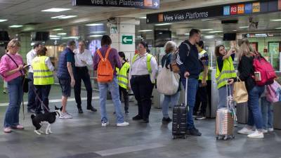 Según las previsiones de Renfe, circularán “sin afectaciones” la R2, la R8, la R11 y los regionales del sur. Foto: EFE