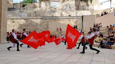 Els Abanderats a la plaça de l’Absis, en una altra actuació. Foto: Joan Revillas