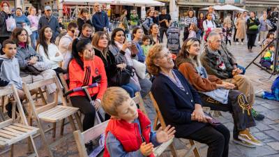 El públic gaudint de l’espectacle. foto: àngel ullate