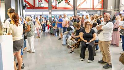 Imagen de las colas en la estación de autobuses de Tarragona. Foto: Àngel Ullate