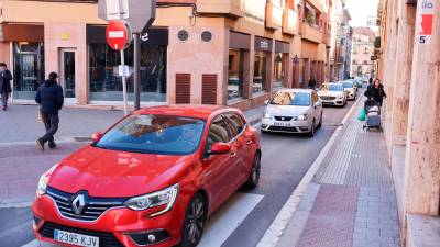 La cua de cotxes que sovint es forma en aquest punt de la ciutat. Foto: Alba Mariné