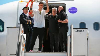 El presidente de la selección española, Pedro Rocha (c), junto al seleccionador, Luis de la Fuente (d), y el capitán, Álvaro Morata (3d). Foto: EFE/ Fernando Villar