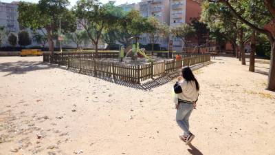 La zona de juegos del parque, junto al tanatorio municipal. Foto: Alba Mariné