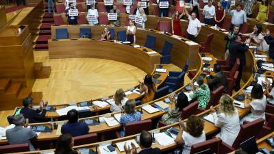 Vista general del pleno de Les Corts Valencianes que ha aprobado con los votos del PP y Vox la denominada Ley de Concordia, tras el debate celebrado este miércoles sobre el texto que sustituye a la Ley de Memoria Democrática. Foto: EFE