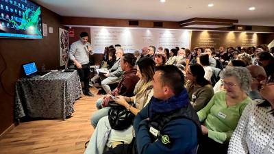 Un centenar de propietarios de apartamentos turísticos se reunieron el pasado sábado en Cambrils. foto: Alfredo González