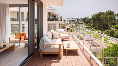 Terraza, con mobiliario de exterior de Kave Home Premium Collection. Foto: Cedida