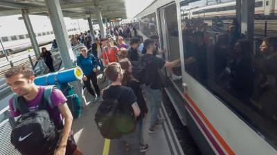 Imagen de un tren en la estación de Tarragona. Foto: Marc Bosch