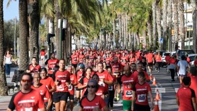 Marea de corredores en el Passeig Jaume I de Salou Foto: Ajuntament de Salou