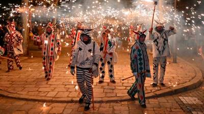 La Baixada del Ball de Diables pel passeig de Misericòrdia. foto: Alfredo González