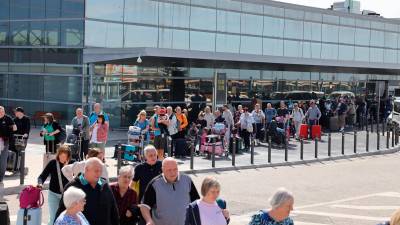 Pasajeros en el Aeropuerto de Reus, este verano. Foto: Alba Mariné