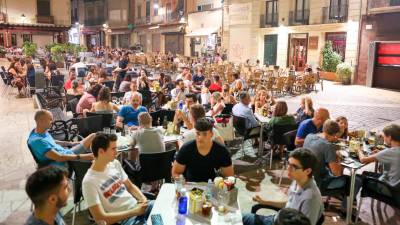 Terrazas en la plaza del Castell. Foto: Alba Mariné