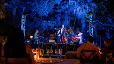 Un tributo a Frank Sinatra inauguró el ciclo de conciertos en el Jardín de la Boella. Foto; Mas la Boella