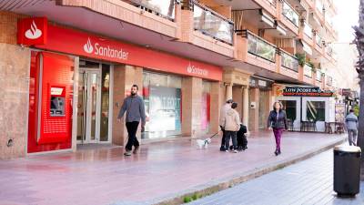 La mujer era directora de esta sucursal bancaria. Foto: Alba Mariné