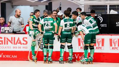 Guillem Cabestan dando instrucciones a sus jugadores esta temporada. Foto: Alba Mariné