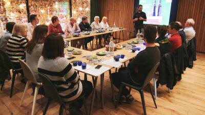 Una de las catas de aceite que organiza el proyecto Oli Coll de l’Alba, de Camarles. FOTO: CEDIDA