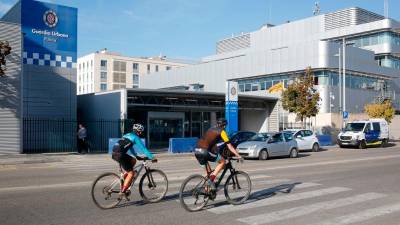 La comisaría está a pocos metros del supermercado donde se produjeron los hechos. Foto: DT