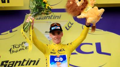 Romain Bardet es el primer líder del Tour tras su victoria en Rimini. foto: efe