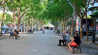 El paseo es un espacio familiar y de encuentro para personas mayores. Foto: Alfredo González