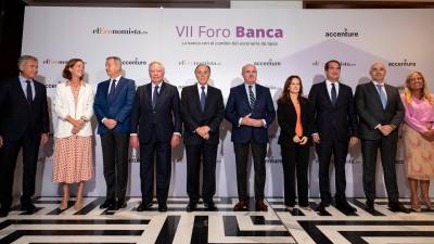 El VII Foro Banca reunió ayer al consejero delegado del Sabadell (2i) y al ‘country manager’ de BBVA (en España (3d). FOTO: EFE