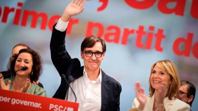 Socialistas y republicanos presentaron este martes el documento del pacto para la investidura de Illa. Foto: EFE