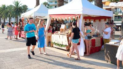 El mercado está abierto de 11 h a 00 h, hasta el próximo domingo. foto: Alba Mariné