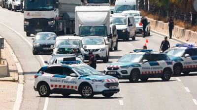 Per a la Fiscalia, no s’ha pogut constatar que els querellats donessin ordres o instruccions a la policia per evitar la detenció de l’expresident català. Foto: EFE