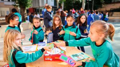 La iniciativa, dins la Setmana Europea de la Prevenció de Residus, feta ahir a La Palma. Foto: Alba Mariné