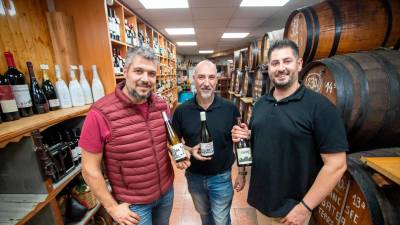 Oriol, Alfonso y Lorenzo son los tres jóvenes que se han quedado con el Celler Rovira de la calle Sevilla. Foto: Marc Bosch