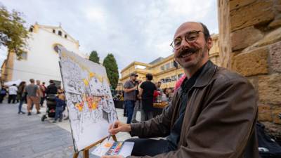 Edu Polo retratando, en directo, toda la actividad de la plaza. Foto: Àngel Ullate