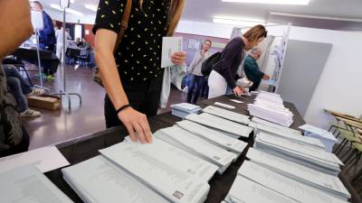 Listas en un colegio electoral en Tarragona, en 2019. foto: pere ferré