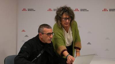 El candidato a la presidencia de ERC por Nova Esquerra, Xavier Godàs, durante la votación en la sede del partido. Foto: ACN