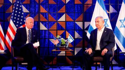Netanyahu, a la derecha de la imagen, junto con Joe Biden en una conferencia en Tel Aviv (Israel) que ha tenido lugar hoy. Foto: EFE