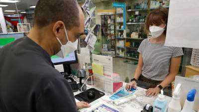 Las venta de test de antígenos se ha vuelto a disparar en las farmacias de la demarcación de Tarragona. foto: pere ferré