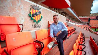 Javier Sanz, director deportivo del Nàstic, en el antepalco del Nou Estadi. Foto: Marc Bosch