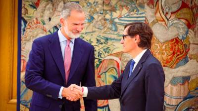 El rey Felipe VI y el presidente del Gobierno, Salvador Illa, en el Palacio de la Zarzuela. Foto: Govern