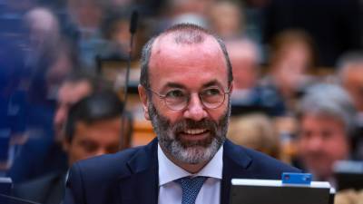 Manfred Weber, líder del grupo del Partido Popular Europeo (PPE), asiste a una sesión plenaria del Parlamento Europeo en Bruselas, Bélgica, el 14 de noviembre de 2024. Foto: EFE