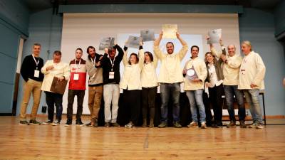 Los representantes de los seis restaurantes que han conseguido este año la distinción. Foto: ACN