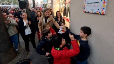 Inauguració del Carrer dels Infants, tram per a vianants a tocar de la plaça del Mercat. foto: Joan Revillas