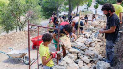 El arreglo de márgenes de piedra seca fue la tarea principal del Camp de Treball. Foto: Àngel Ullate